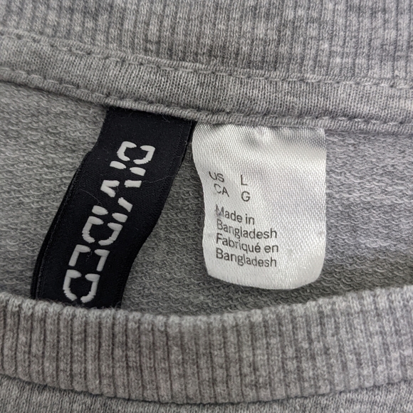 Hm divided NASA long sleeve gray top Junior large - Picture 2 of 5